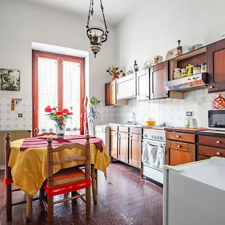 Roomy House With Private Courtyard! Apartment *