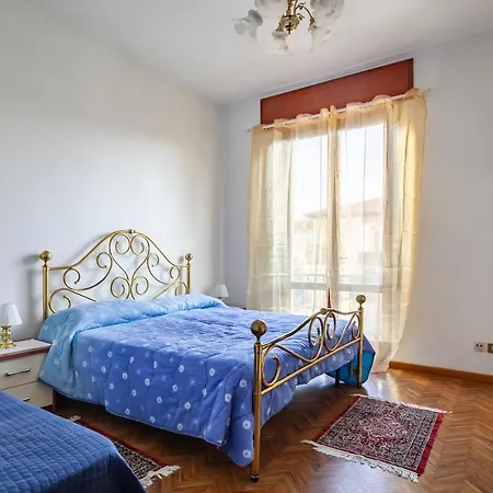Roomy House With Private Courtyard! ヴィアレッジョ