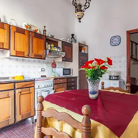 Roomy House With Private Courtyard! *