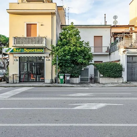 Roomy House With Private Courtyard! Apartment Viareggio