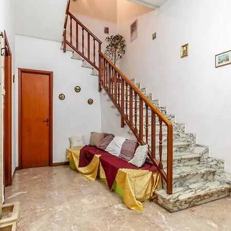Roomy House With Private Courtyard! Apartment Viareggio