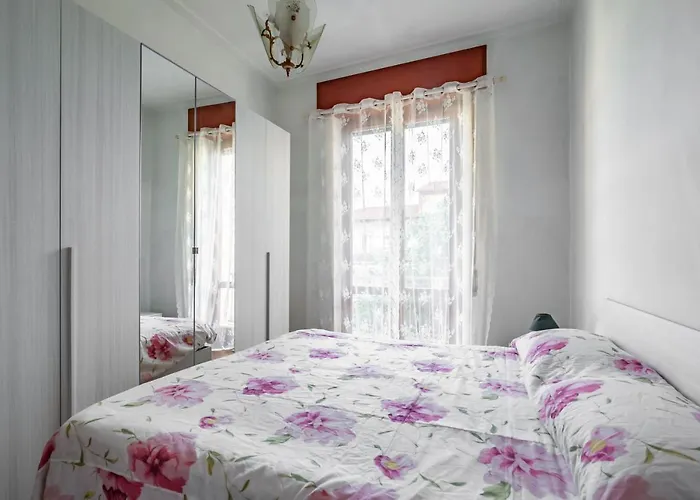 Roomy House With Private Courtyard! アパート