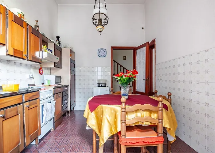 Roomy House With Private Courtyard! *