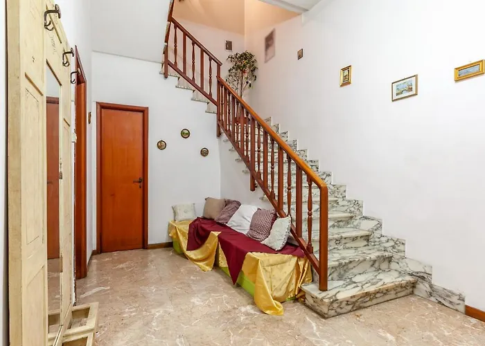 Roomy House With Private Courtyard! アパート ヴィアレッジョ